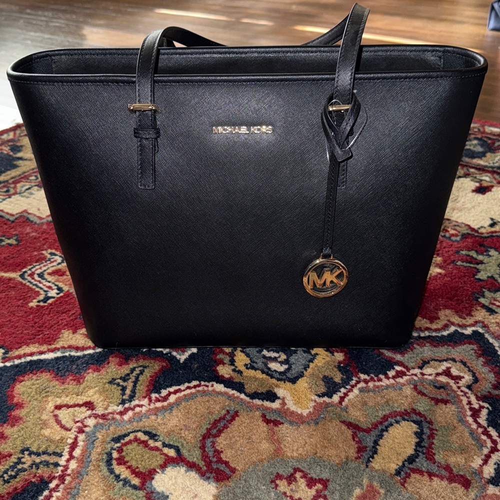 NWT NEW Michael Kors Black jet set Leather Tote